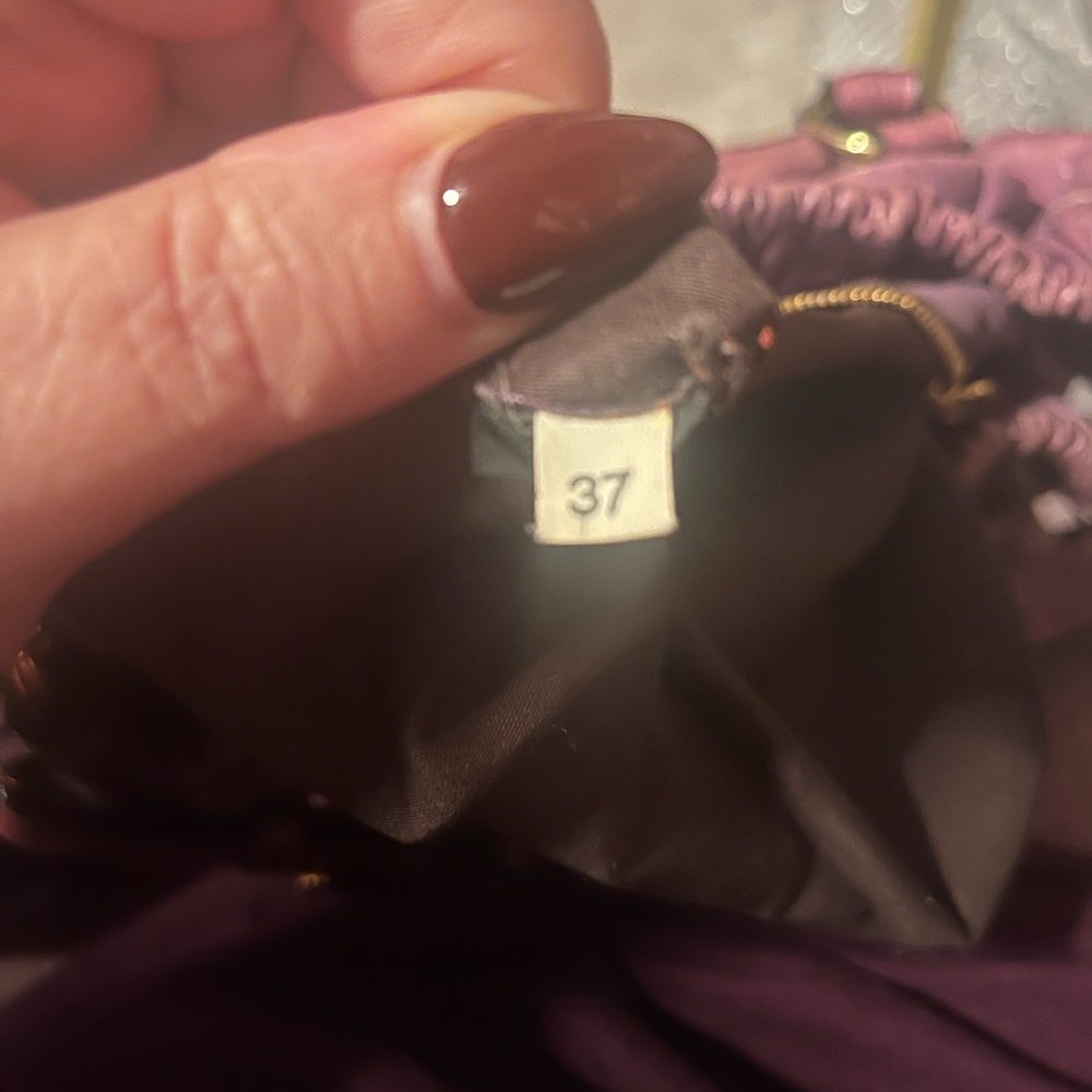 πGorgeous Miu Miu hobo bag in distressed purple leather. - Picture 10 of 12